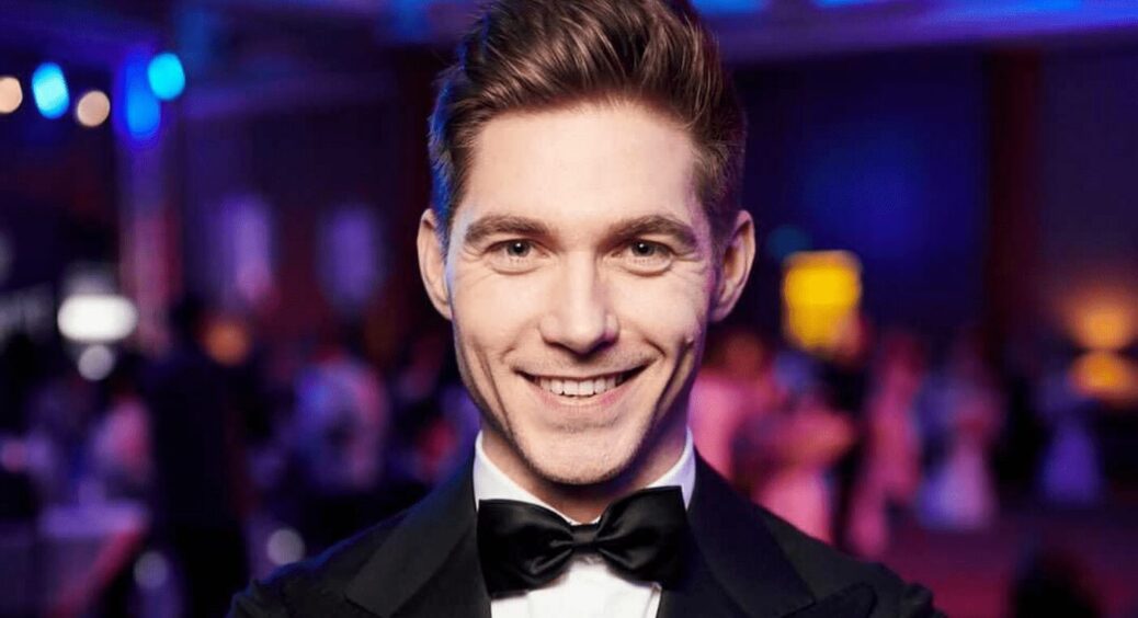 Бокал ігристого, смаколики та свічки: 38-річний Остапчук з новою дівчиною показали романтичний вечір (ФОТО) 