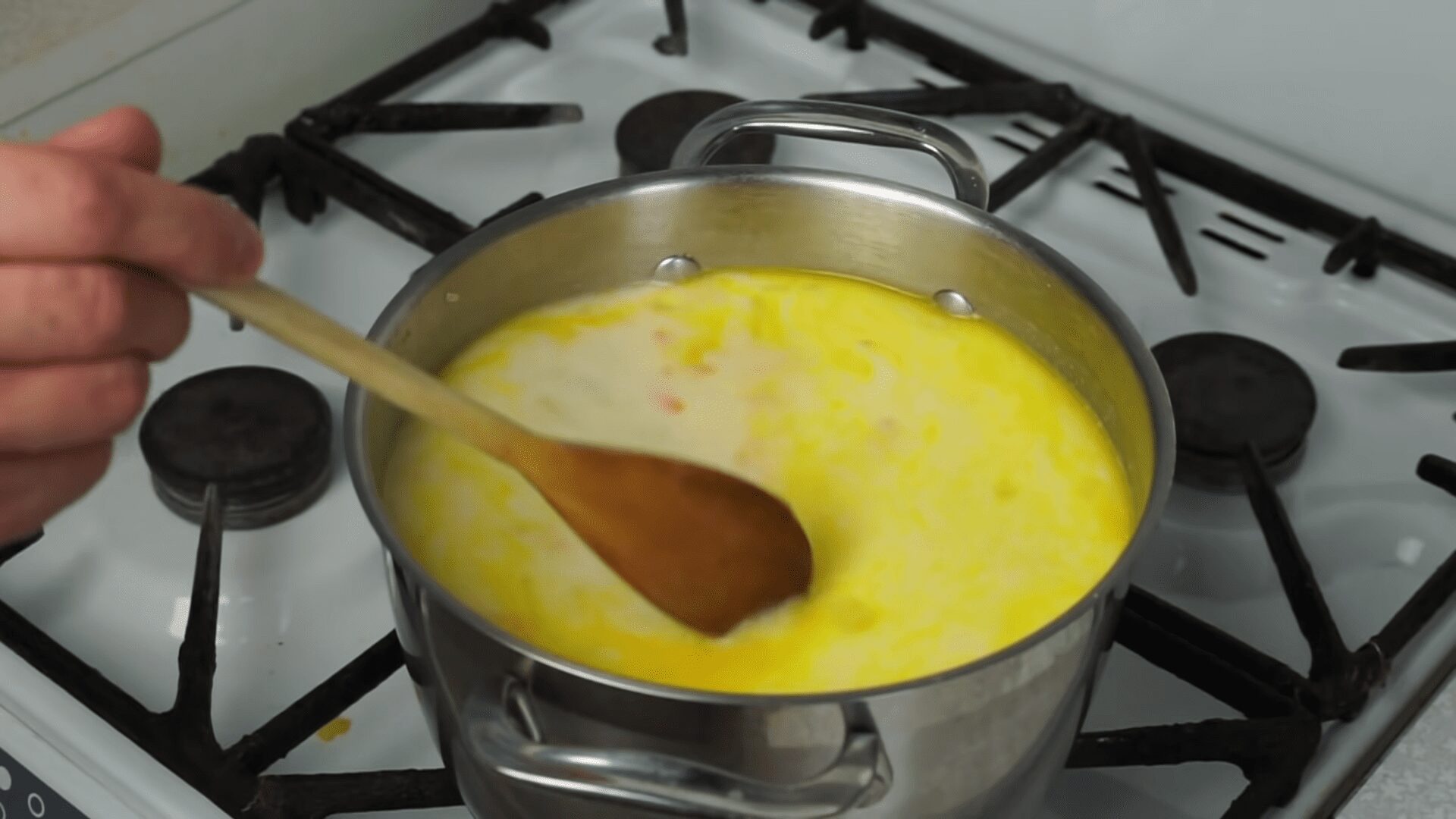 Секрет приготування домашнього сирного супу