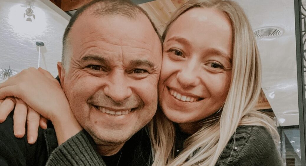 Молода дружина 57-річного Павліка показала, як виглядає її свекруха: мама артиста має коротку зачіску-їжачок 