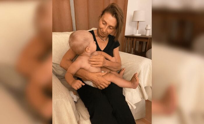 Катерина Осадча показала свою маму, яка тримає на руках онука