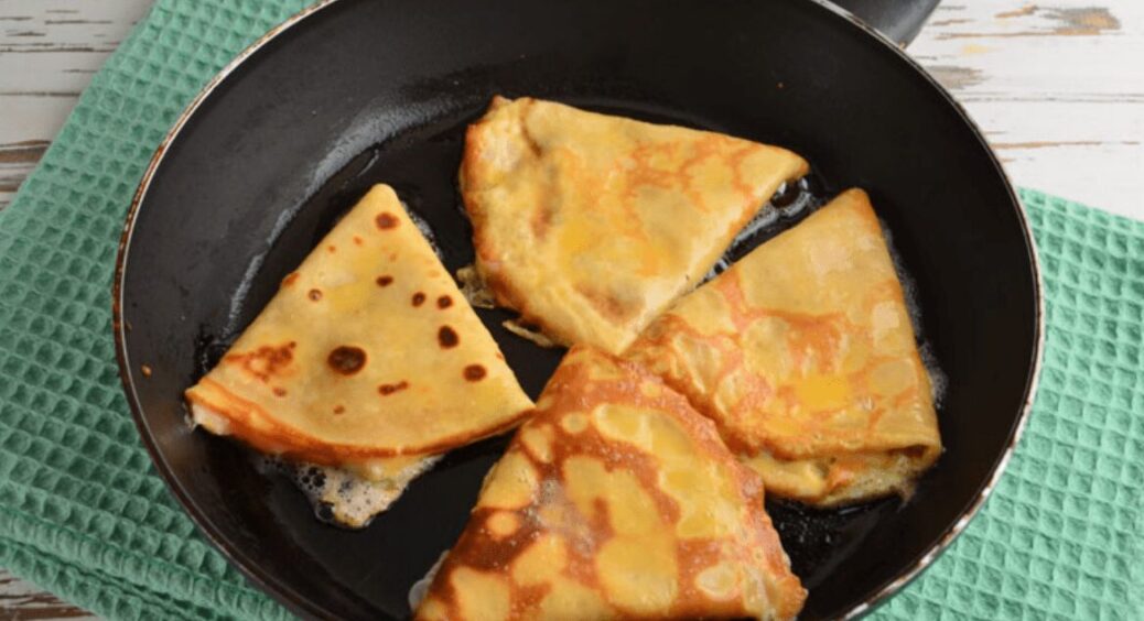 Чоловік після такої вечері носить мене на руках: рецепт ніжних та соковитих бендериків на пательні 