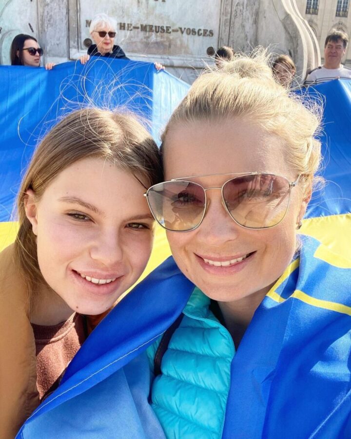 Хто з зірок відправив своїх дітей навчатися за кордон