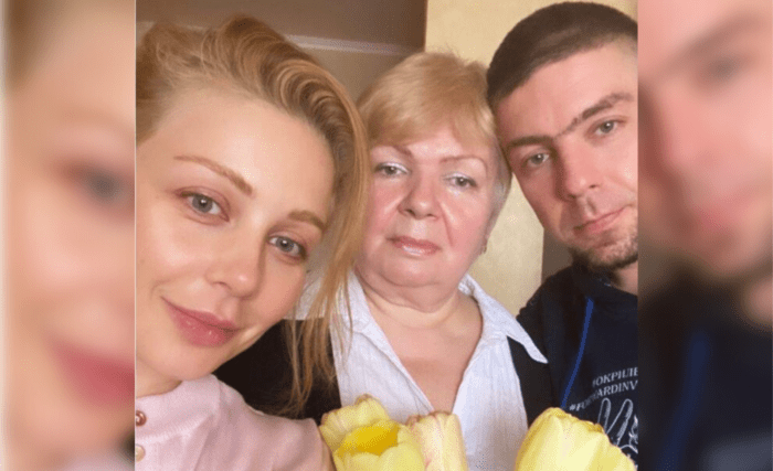 Тіна Кароль зі своїм братом і мамою