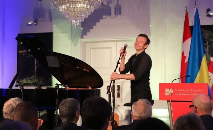 Відомий український співак виступив з благодійним концертом у Великобританії