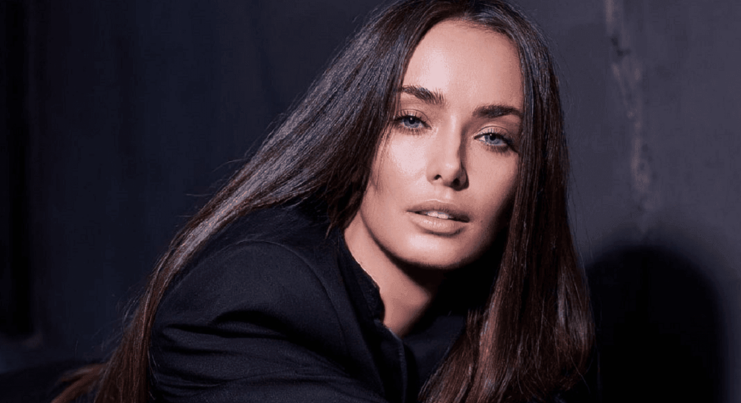 “Ви пропагуєте нездорову худорлявість”: Ксенія Мішина показала свій торс після кардинального схуднення 