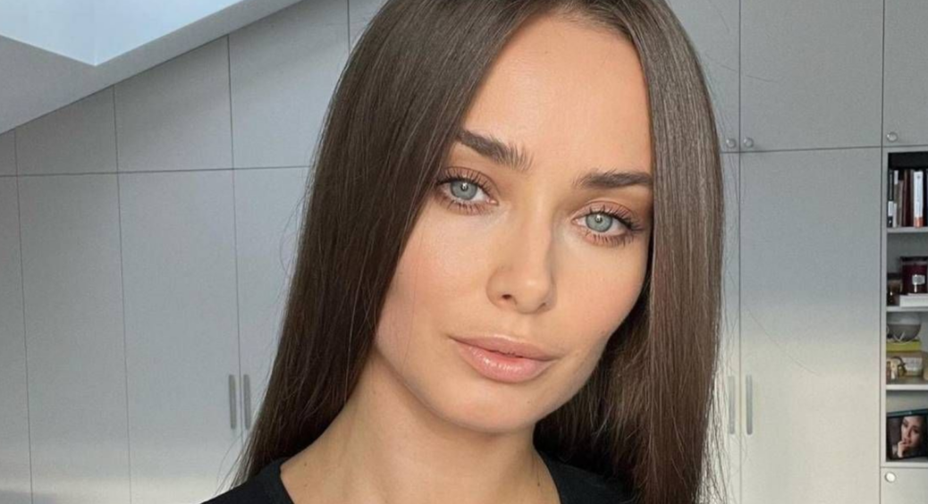 Стиль вамп і мінімум одягу: схудла Ксенія Мішина у шкіряному total black образі нарвалась на критику фанів 