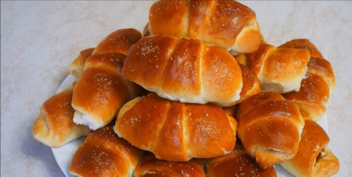 Секрет приготування ніжних рогаликів з яблуками Секрет приготування ніжних рогаликів з яблуками