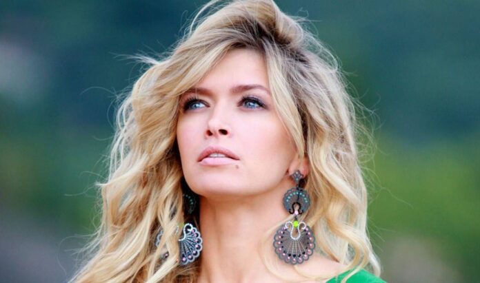 Віра Брежнєва була помічена у компанії молодого чоловіка Віра Брежнєва була помічена у компанії молодого чоловіка