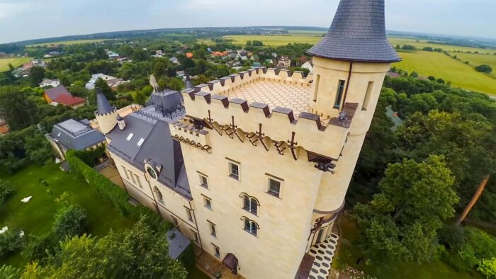 Алла Пугачова та Максим Галкін жили у підмосков'ї в розкішному замку