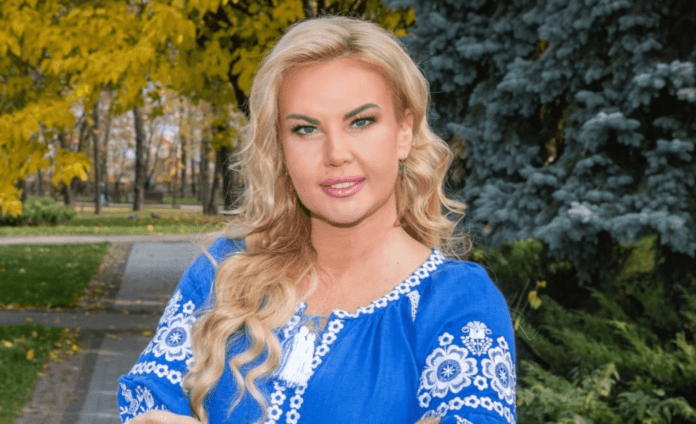 Камалія в розкішній сукні привітала українців з Днем незалежності Камалія в розкішній сукні привітала українців з Днем незалежності