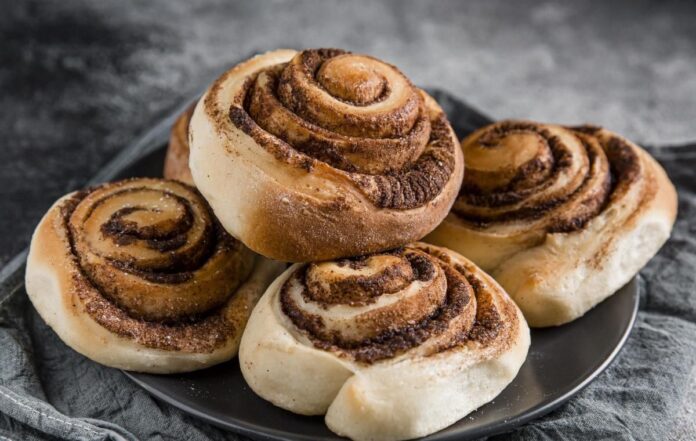 Рецепт ідеальних булочок з корицею від шеф-кухарів