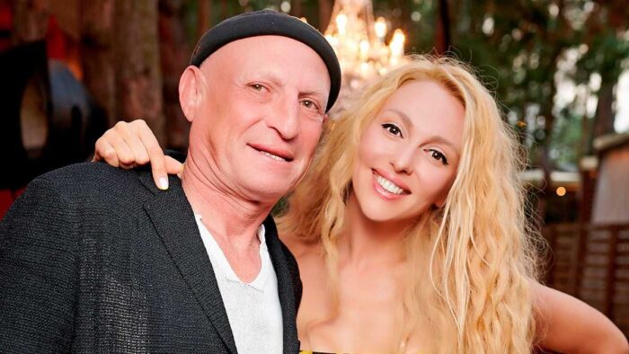 Оля Полякова давно у шлюбі з Вадимом Буряковським і разом вони виховують двох дітей