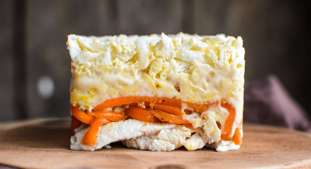 На святковий стіл: рецепт легкого й ніжного салату всього з чотирьох інгредієнтів. Готується за 5 хвилин 