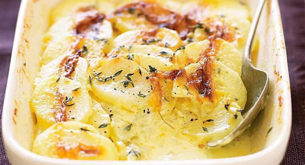 Рецепт ідеальної запеченої картоплі “Анна” як в ресторані: вам знадобиться лише два інгредієнти 