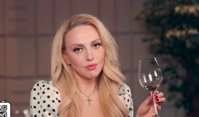 Оля Полякова похизувалася патріотичною донькою Оля Полякова похизувалася патріотичною донькою