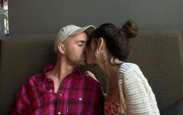 Надя Дорофєєва показала кохання з Кацуріним Надя Дорофєєва показала кохання з Кацуріним