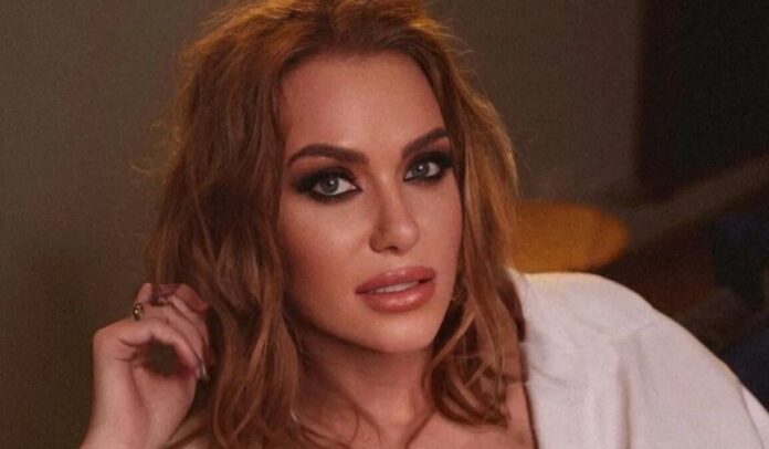 Слава Камінська показала усім свій животик Слава Камінська показала усім свій животик