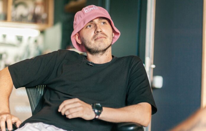 Олег Псюк розповів, чому його мама досі працює в магазині Олег Псюк розповів, чому його мама досі працює в магазині