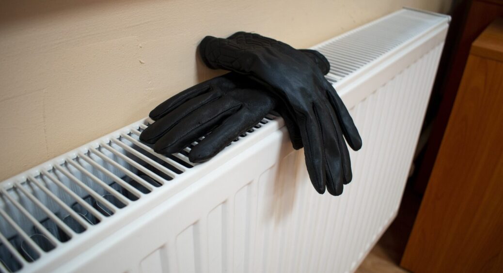 Складні часи потребують складних рішень: 1 розумний трюк, як безпечно обігріти квартиру без опалення 