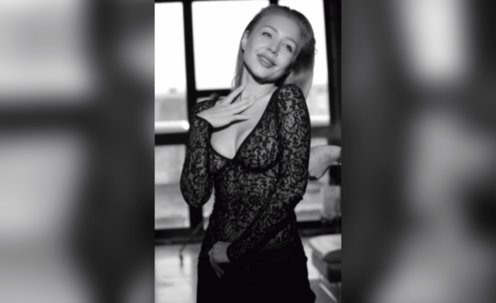 Відома українська співачка Тіна Кароль показала свіжі фото у чорному прозорому боді