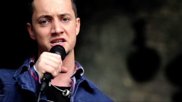 Стас Шурінс приголомшив публіку своїм виглядом Стас Шурінс приголомшив публіку своїм виглядом