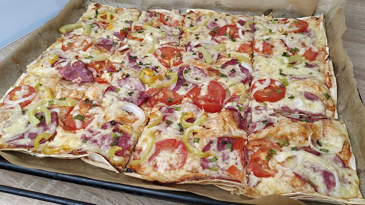 Рецепт ідеальної піци в духовці без тіста та борошна за 10 хвилин