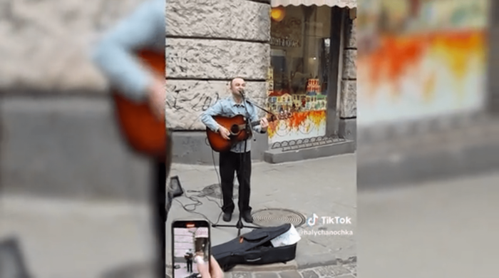 У мережі показали імпровізований концерт Віктора Павліка на вулиці Львова