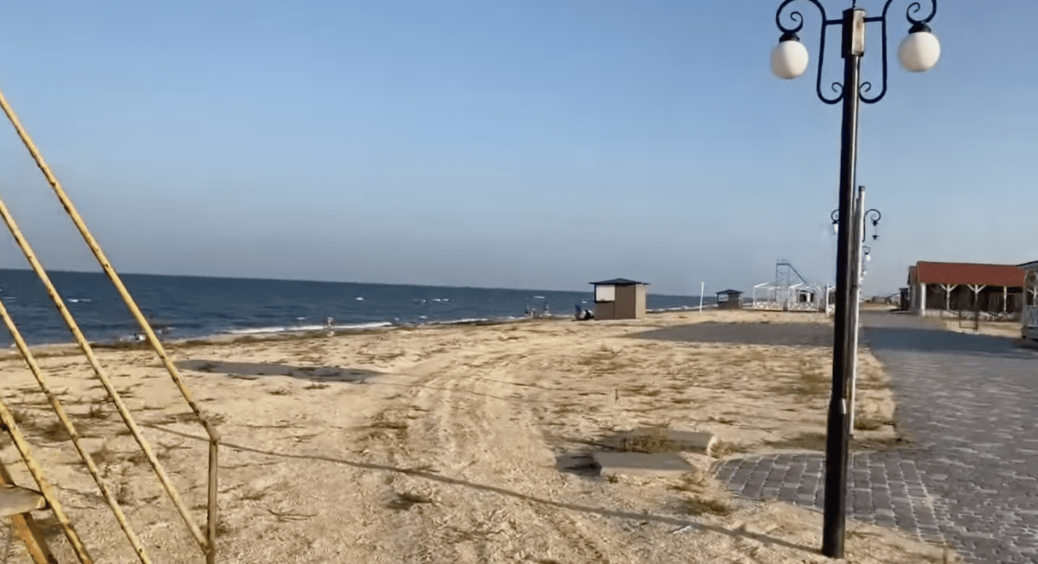 Море в Україні 2023. Як зараз виглядають популярні курорти Азовського моря Кирилівка, Бердянськ і Генічеськ? 