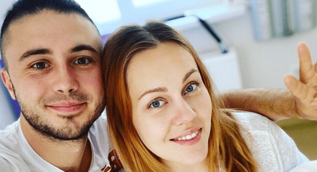 Alyosha вперше показала обличчя наймолодшої доньки від Тараса Тополі: красуня схожа на маму 