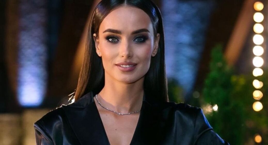 Мішина показалась у бікіні після того, як висушила себе у спортзалі: така тонесенька, що навіть тіні не видно 