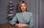 Олена Зеленська показала новий молочний жакет з брошкою 