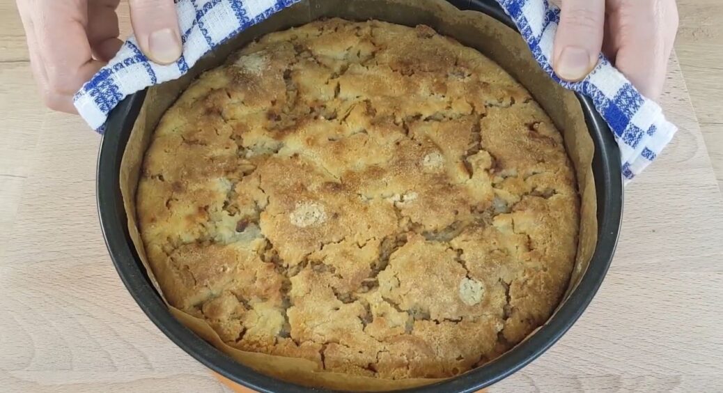 Цей пиріг не раз рятував репутацію господині: приготувала за 9 хвилин і залишила задоволеними усіх гостей 