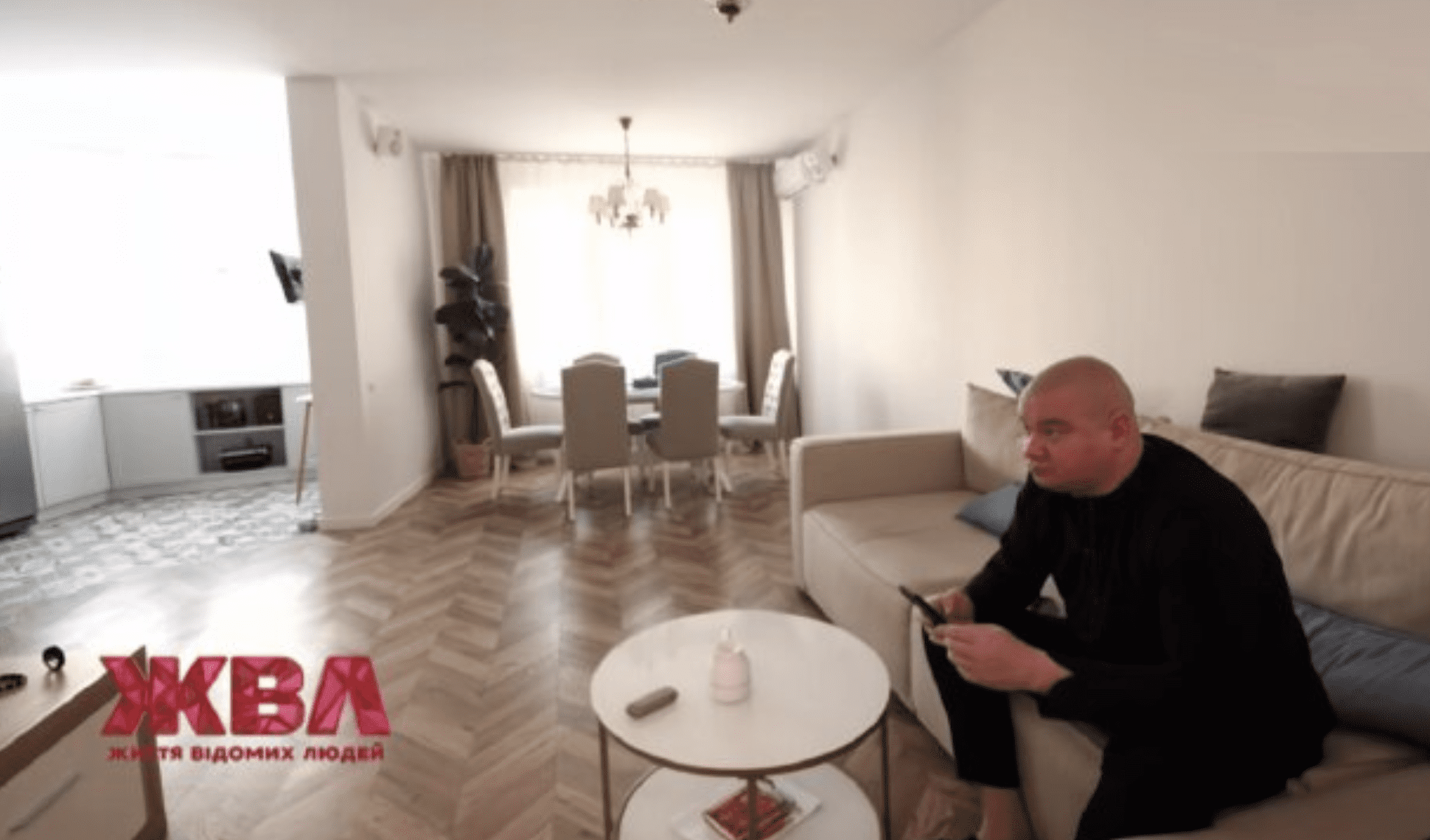 Євген Кошовий показав свою розкішну квартиру