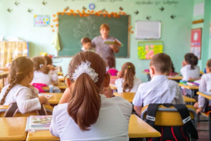 Як раніше вже не буде: в українських школах назвали 3 форми навчання