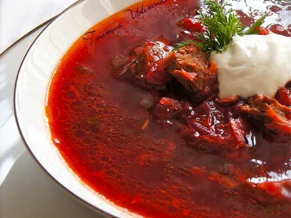 Кулінари розповіли, чи потрібно класти лавровий лист у борщ