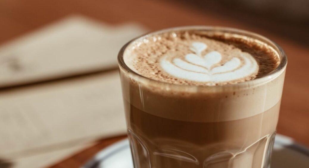 Завдяки цьому дешевому давайсу роблю капучино вдома: виходить не гірше, ніж у кав’ярнях – складність 1 з 5 