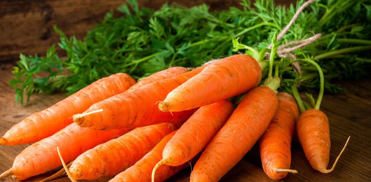 Як можна якісно підживити моркву за допомогою народних методів