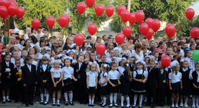 Як раніше вже не буде: в українських школах назвали формат святкової лінійки на 1 вересня 2023 року 