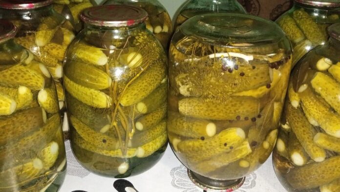 Господині розповіли про найкращий рецепт огірків Господині розповіли про найкращий рецепт огірків