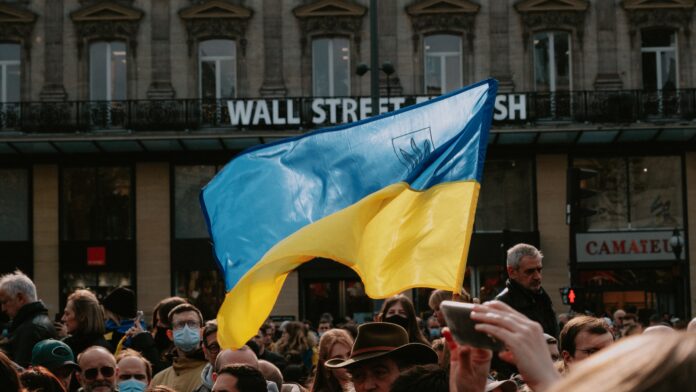 Хто отримає виплати від держави до Дня Незалежності України