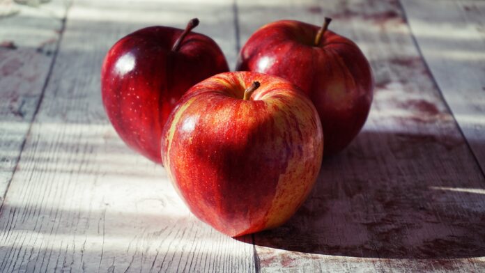 Експерт назвав основні ознаки стиглих соковитих яблук