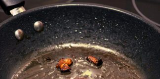 Як відчистити пательню від товстого шару жиру 