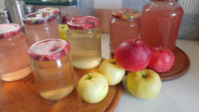 Як приготувати вдома смачний яблучний напій для усієї сім'ї