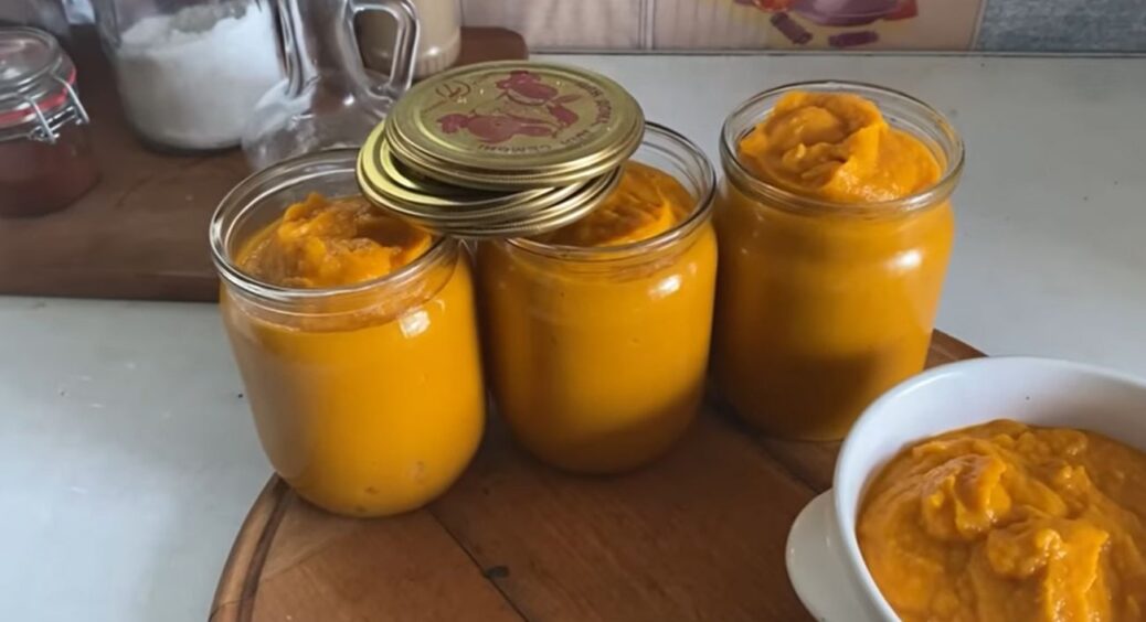 Закрутила ніжну кабачкову ікру за цим унікальним рецептом від бабусі: смакували навіть дітлахи 