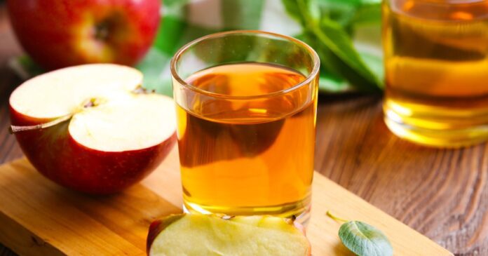 Готуємо смачний напій із яблук вдома: дуже схожий на Живчик Готуємо смачний напій із яблук вдома: дуже схожий на Живчик