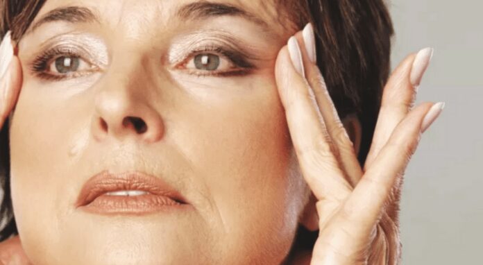 Щоденні звички, від яких зʼявляється багато зморшок на обличчі Щоденні звички, від яких зʼявляється багато зморшок на обличчі