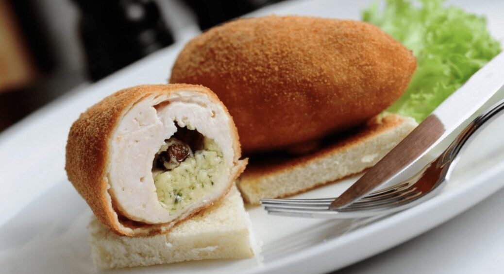 Котлети по-київськи для лінивих: вам знадобиться лише курячий фарш, духовка і трішки часу 