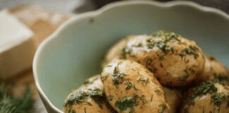 Кухар розповів навіщо додавати оцет до вареної картоплі