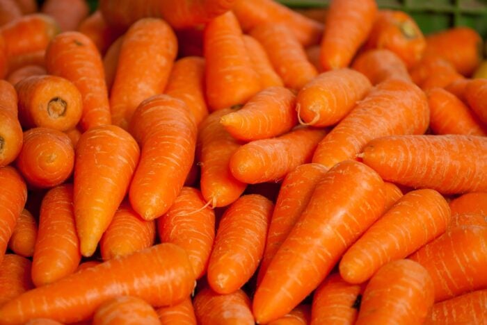 Як зрозуміти, що моркву вже час викопувати й прибирати з городу