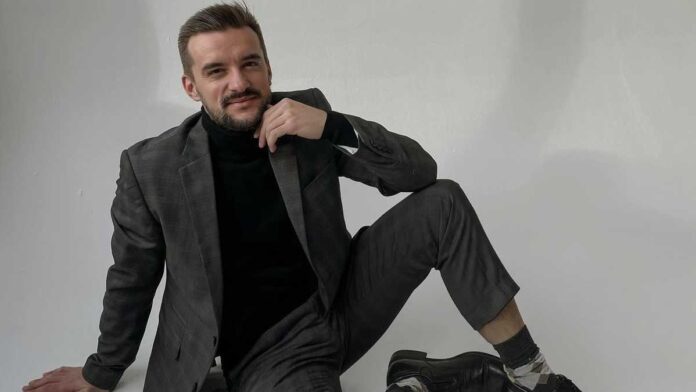 Максим Тарапата показав фото з весілля